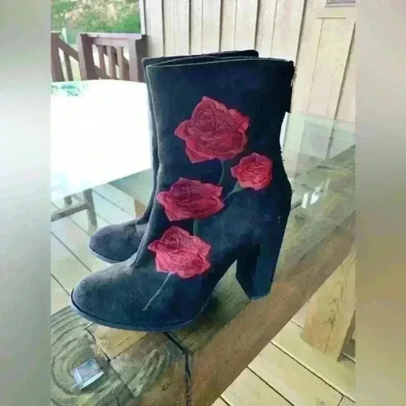 Intentionally Blank Black Embroidered‎ Rose Boots Size 39 - Picture 11 of 11